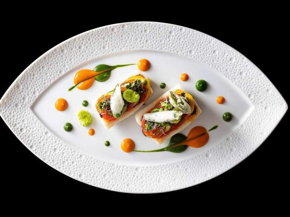 【平日ペア】メイン料理を堪能。魚料理、肉料理も楽しめるジョエル・ロブションのシェフお任せコース全4品