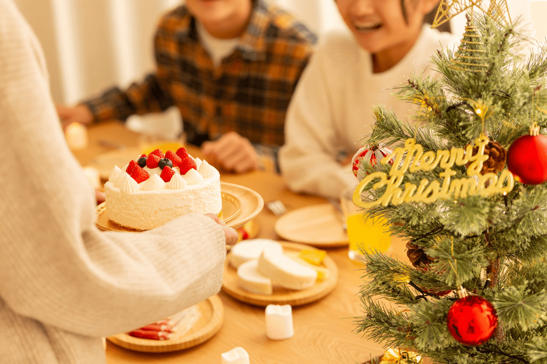 クリスマスプレゼントはいつ渡す？相手別・ベストタイミングと会えない時の解決策