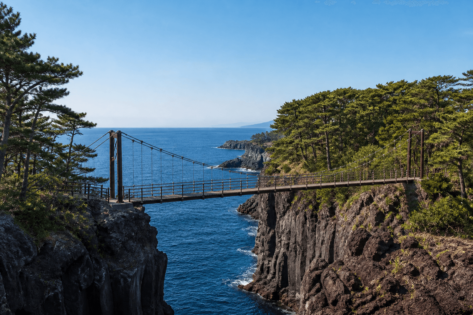 城ヶ崎の門脇つり橋と海岸