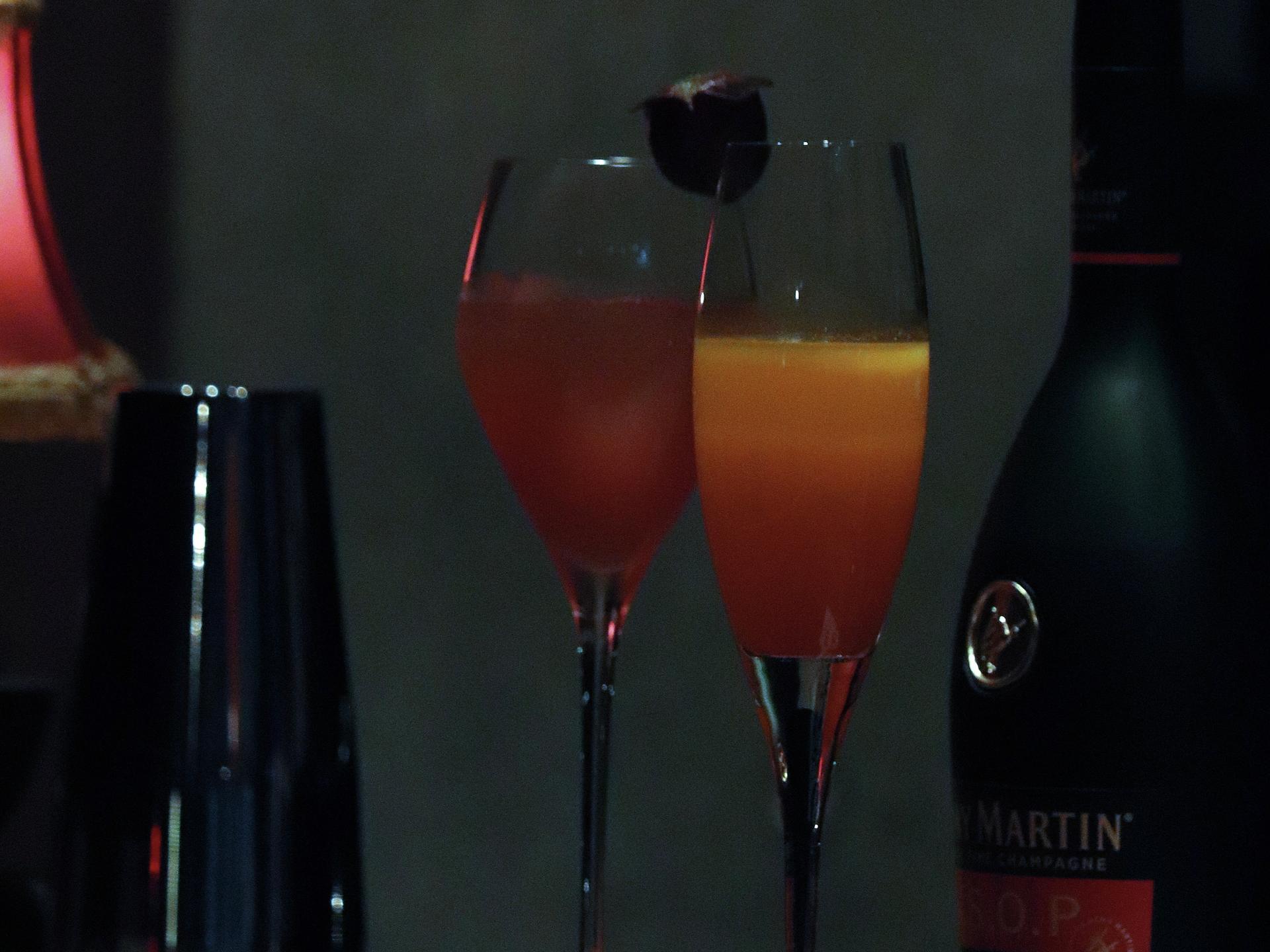 【隠れ家BAR】ルーフトップの贅沢な空間とスペシャルカクテルが、 二人の距離をぐっと近づける