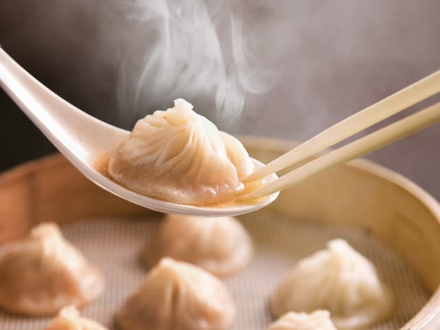 【京鼎樓HANARE 鶴屋町店】二人でふ～ふ～。台湾で行列のできる小籠包をランチで堪能