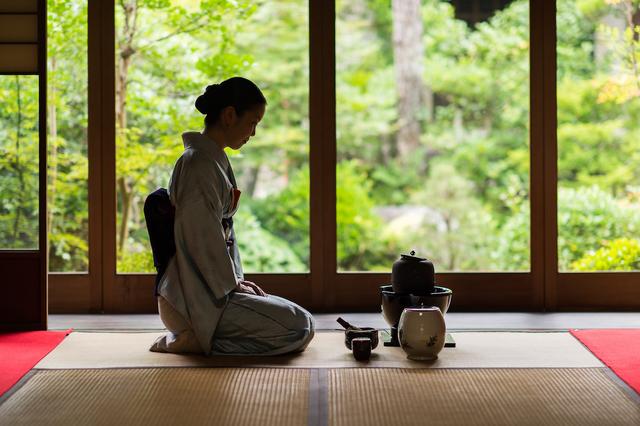 京都・龍安寺近くの和邸宅で出会う、肩ひじ張らない茶道の世界