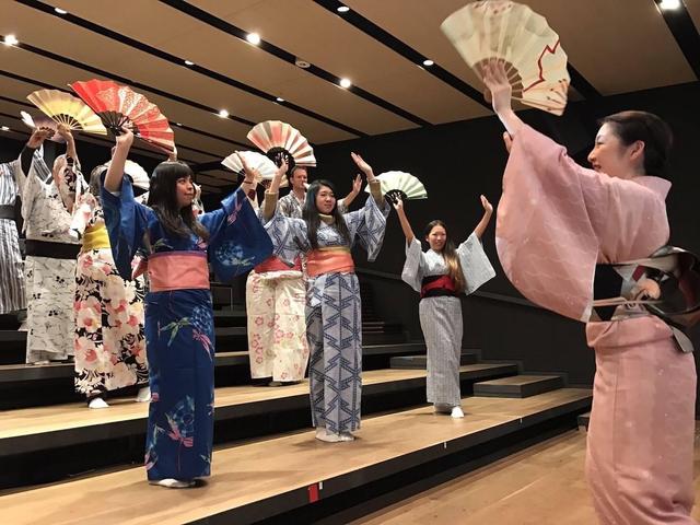 さくらさくらを舞いながら、所作と和心を学ぶ日本美人体験