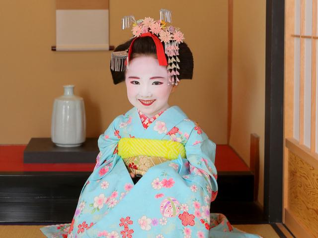 うちの子自慢は舞妓姿が一番。京都で、記念日や七五三ショットを価写ッ！
