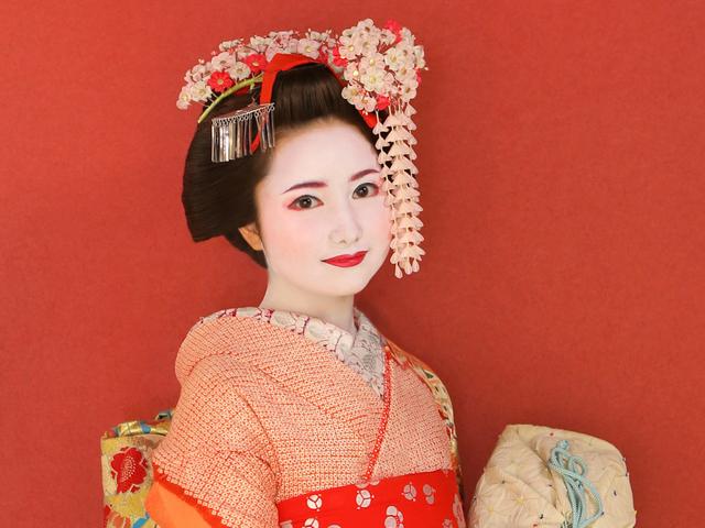ブロンドのあの娘も舞妓はん！京都で楽しむ、舞妓変身＆撮影会