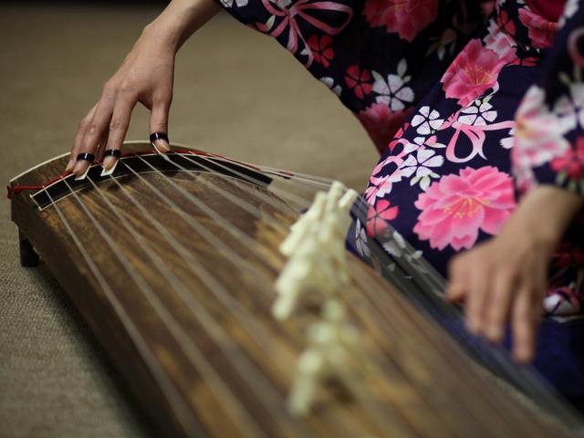 京の町家でお箏の世界へ。平安の姫も奏でた音色をピンと自分の指先で