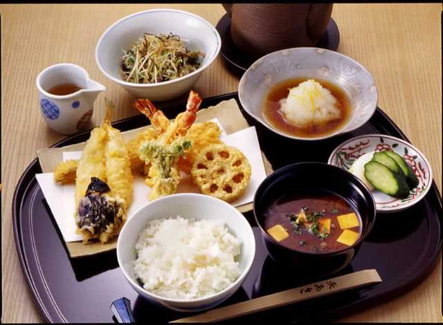 外苑前で堪能する、絹衣の揚げたて天ぷら【天青】ランチ限定「天青定食」