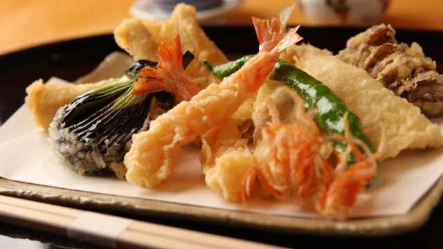 外苑前「天青」で愉しむ、熟練職人の揚げたて天ぷらランチ定食