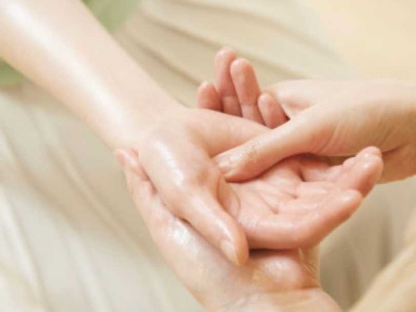 極上ハンドスパとケアで、手元に贅沢なひとときを。普段ネイルをしない方にも